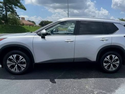 Used 2022 Nissan Rogue SV w/ SV Premium Package FWD image 5