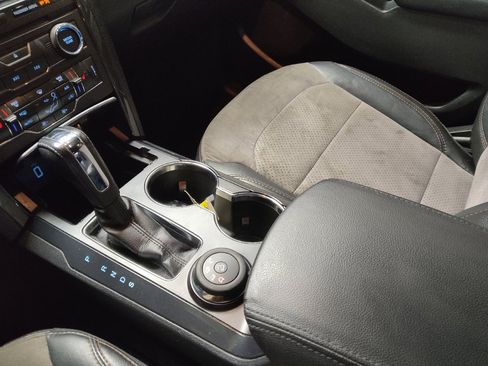 Used 2017 Ford Explorer XLT w/ Equipment Group 202A image 26