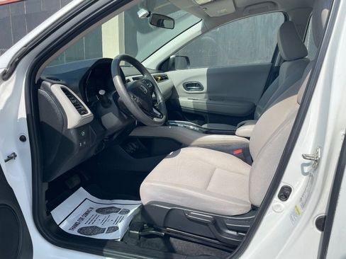 Used 2016 Honda HR-V LX image 2