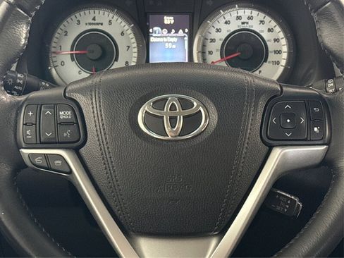 Used 2016 Toyota Sienna SE w/ SE Preferred Package FWD image 15