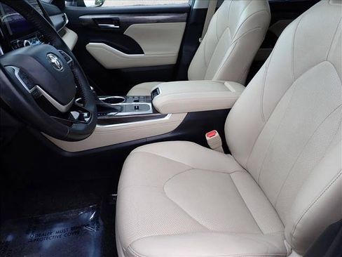 Used 2023 Toyota Highlander Limited AWD/4WD image 14