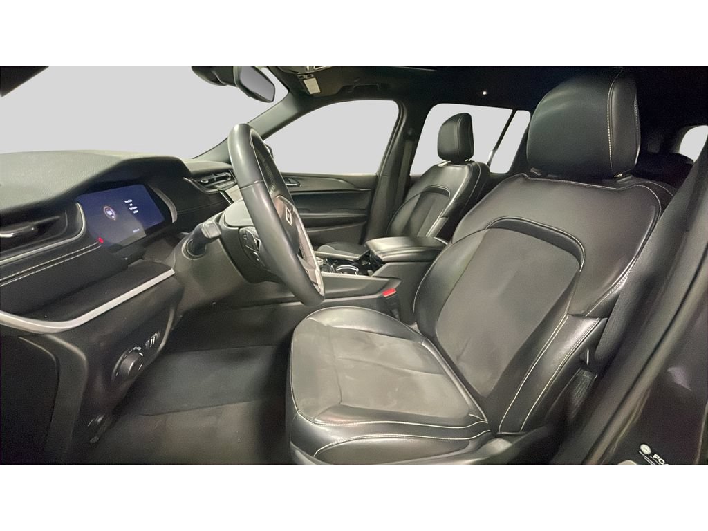 Used 2023 Jeep Grand Cherokee Altitude AWD/4WD image 12