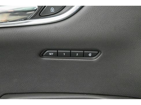 Used 2025 Cadillac XT6 Luxury image 33