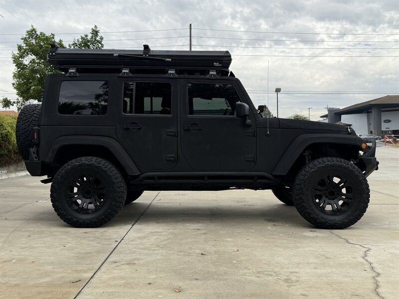 Used 2007 Jeep Wrangler Unlimited Sahara w/ Dual Top Group AWD/4WD image 6