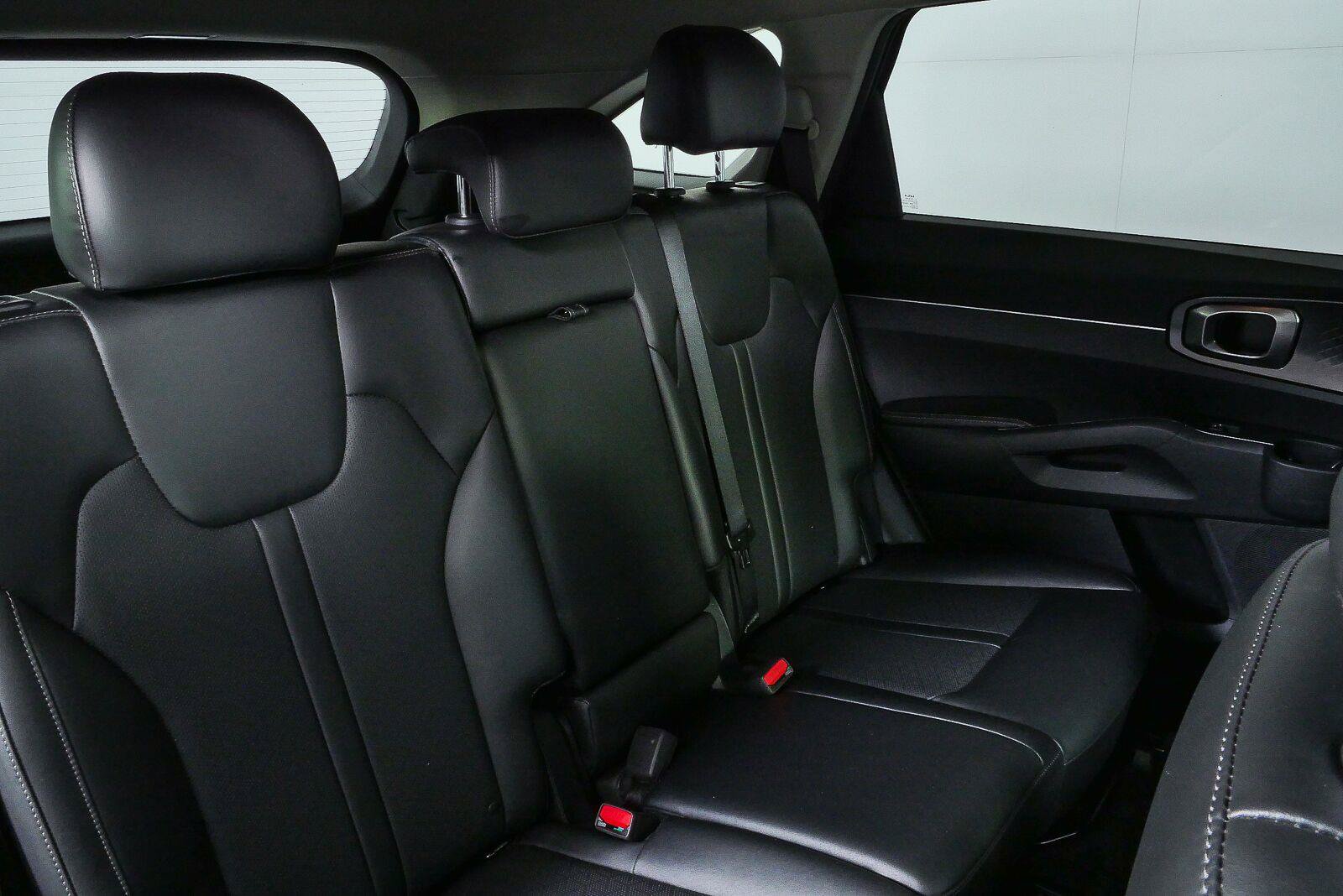 Used 2023 Kia Sorento S FWD image 17