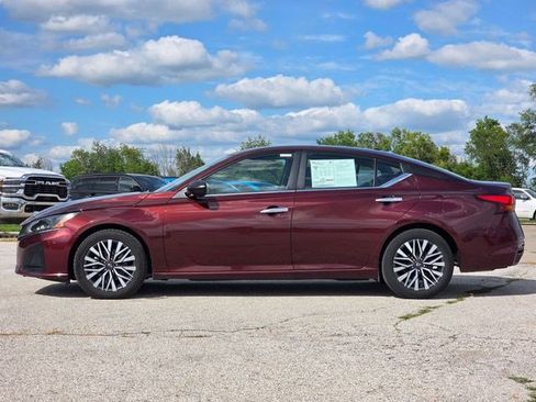 Used 2024 Nissan Altima 2.5 SV FWD image 5