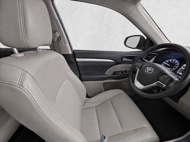 Used 2018 Toyota Highlander XLE AWD/4WD image 10