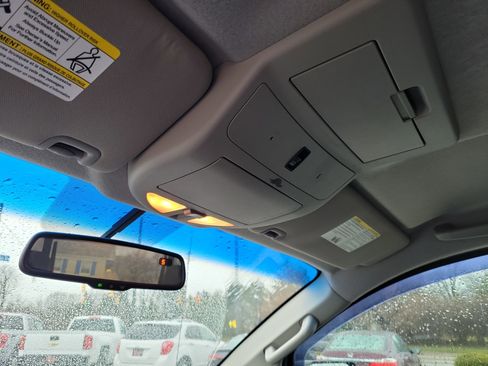 Used 2013 Nissan Titan SV w/ SV Value Truck Pkg image 31