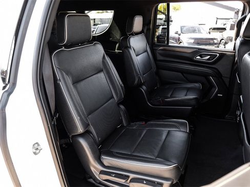 Used 2022 Chevrolet Suburban Premier image 37
