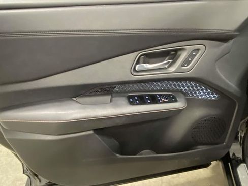 Used 2023 Nissan Ariya FWD image 13