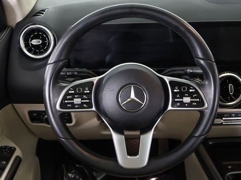 Used 2022 Mercedes-Benz GLA 250 4MATIC w/ Premium Package image 39