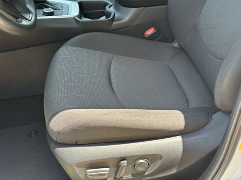 Used 2021 Toyota RAV4 XLE AWD/4WD image 12