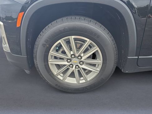 Used 2023 Chevrolet Traverse LT FWD image 10