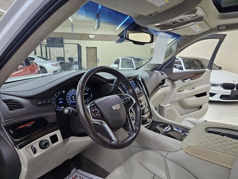 Used 2016 Cadillac Escalade Luxury image 19