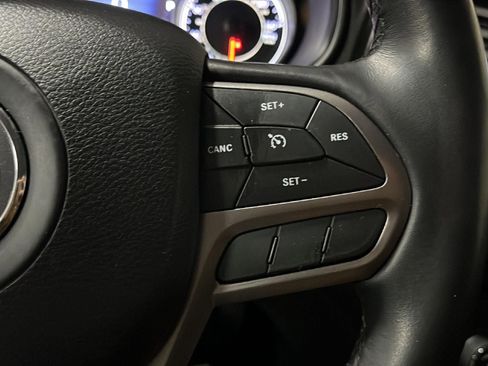 Used 2020 Jeep Cherokee Limited image 19