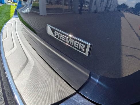 Used 2017 Chevrolet Equinox Premier w/ Enhanced Convenience Package FWD image 29