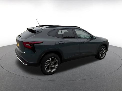 Used 2025 Chevrolet Trax LT w/ LT Convenience Package FWD image 15