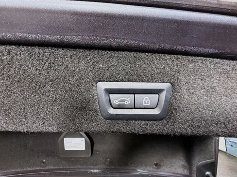 Used 2022 BMW 740i image 41