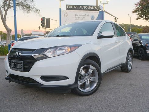 Used 2017 Honda HR-V LX image 1