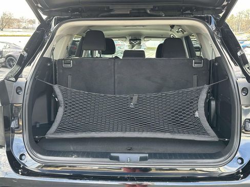 Used 2023 Toyota Highlander LE image 8