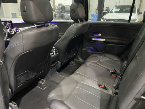 Used 2022 Mercedes-Benz GLB 250 4MATIC w/ Premium Package Lite image 5