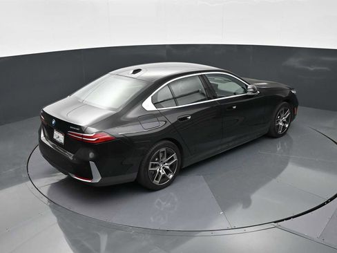 Used 2026 BMW i5 eDrive40 w/ Executive Package RWD image 21