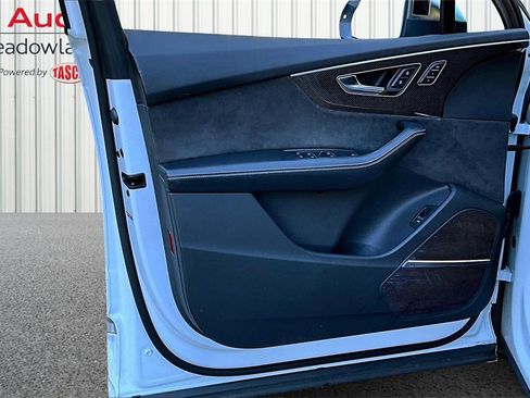 Certified 2022 Audi SQ7 Premium Plus w/ SQ7 Executive Package image 17