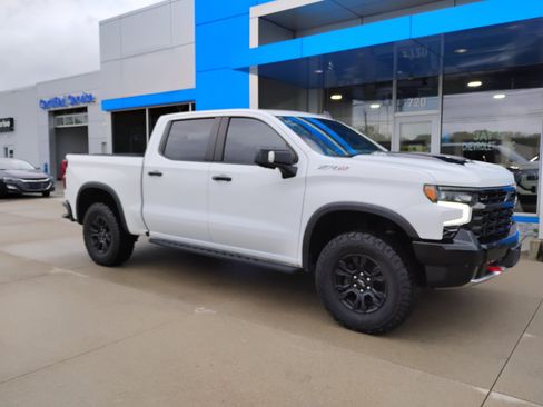 Used 2022 Chevrolet Silverado 1500 ZR2 w/ Technology Package AWD/4WD image 5