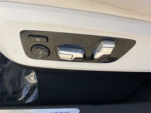 Certified 2023 BMW X6 M50i w/ Executive Package image 21