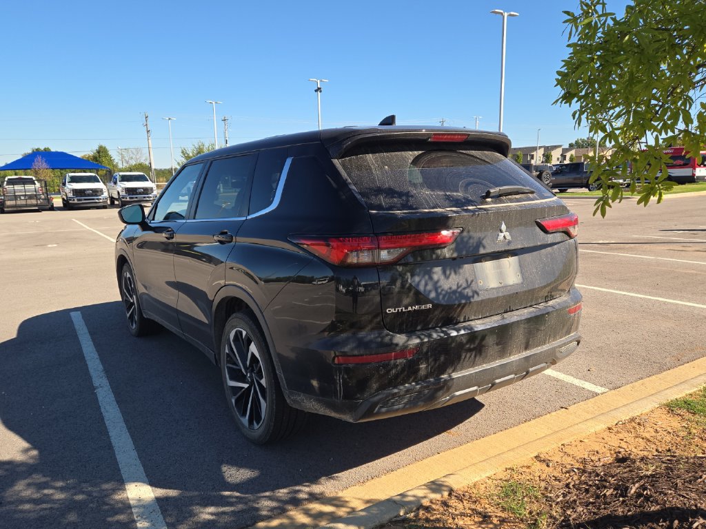 Used 2022 Mitsubishi Outlander ES AWD/4WD image 2