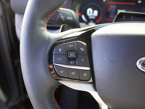 Used 2025 Ford Explorer ST image 17