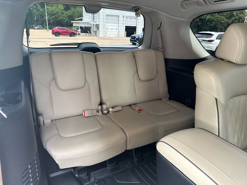 Used 2024 Nissan Armada Platinum w/ Captain's Chairs Package RWD image 28