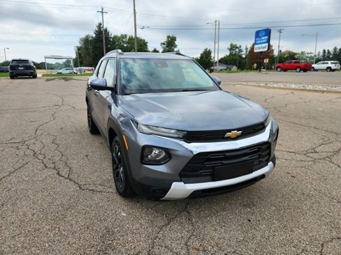 Used 2022 Chevrolet TrailBlazer LT AWD/4WD image 2