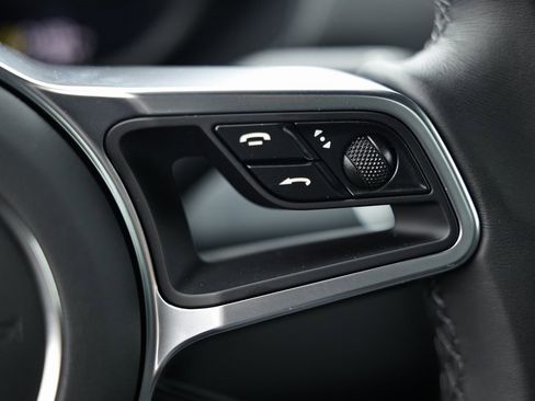 Certified 2024 Porsche 718 Boxster image 34