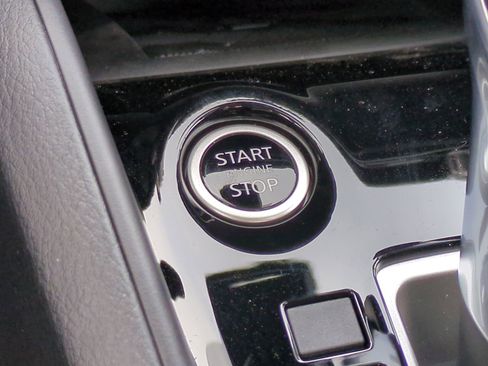New 2025 Nissan Versa SR w/ Trunk Package FWD image 25