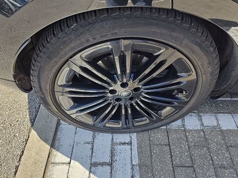 Certified 2023 Land Rover Range Rover SE image 12