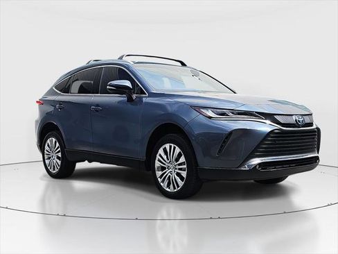 Certified 2024 Toyota Venza XLE AWD/4WD image 3