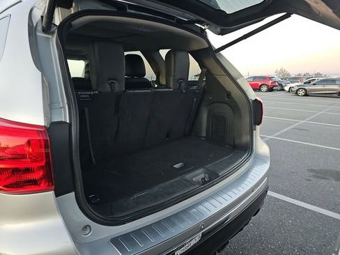 Used 2018 Nissan Pathfinder SL w/ SL Premium Package FWD image 5