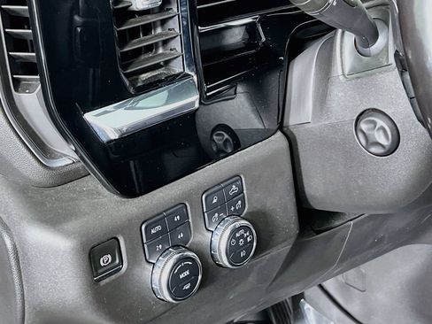 Certified 2023 GMC Sierra 1500 SLT AWD/4WD image 8