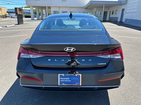 Certified 2025 Hyundai Elantra Limited FWD image 5