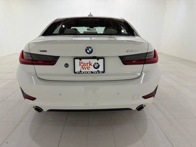 Used 2020 BMW 330i xDrive Sedan w/ Convenience Package AWD/4WD image 4