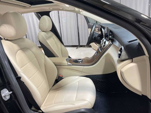 Used 2019 Mercedes-Benz C 300 4MATIC Sedan image 14
