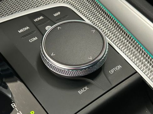 Used 2022 BMW Z4 M40i w/ Premium Package image 25