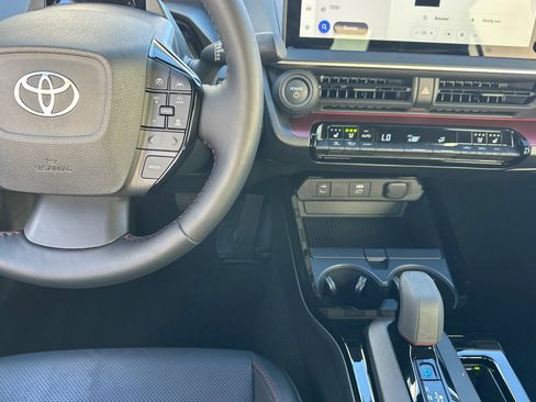 Used 2025 Toyota Prius Plug-In Hybrid image 16