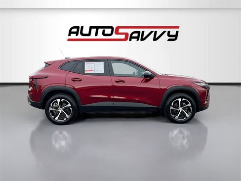 Used 2025 Chevrolet Trax RS w/ Driver Confidence Package image 8