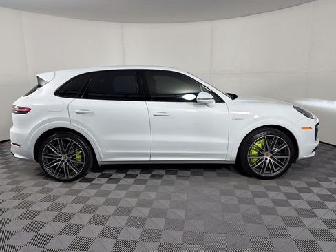Certified 2022 Porsche Cayenne Turbo S AWD/4WD image 8