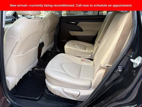 Used 2021 Toyota Highlander XLE image 21