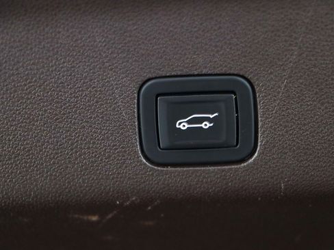 Used 2023 Chevrolet Tahoe Z71 w/ Luxury Package image 36