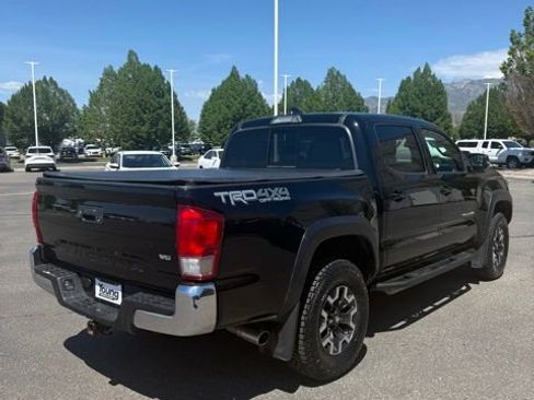 Used 2017 Toyota Tacoma TRD Off-Road AWD/4WD image 6