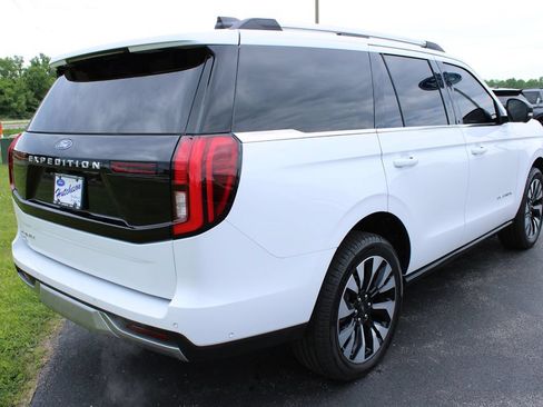 Used 2025 Ford Expedition Platinum w/ Driver's Package AWD/4WD image 19